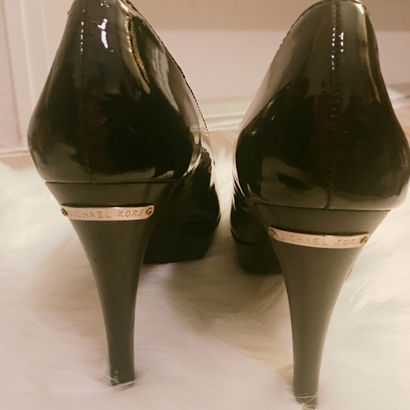 MICHAEL KORS practically new open toed Black Heel - Picture 4 of 8
